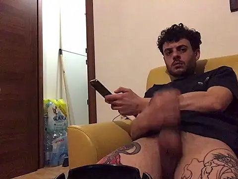 Snapshot of DragonPink chatting on January 2025 03:38:01 AM DragonPink online show from January 2025 03:38:01 AM