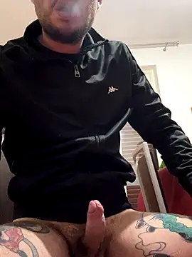 Snapshot of DragonPink chatting on December 2025 12:12:02 PM DragonPink online show from December 2025 12:12:02 PM