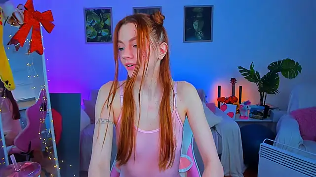 Snapshot of Alyssa_Smitt chatting on February 2025 10:59:02 PM Alyssa Smitt online show from February 2025 10:59:02 PM