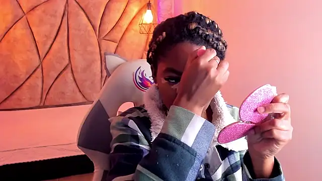 Snapshot of Queen_perla_ chatting on January 2025 12:15:01 PM Queen perla online show from January 2025 12:15:01 PM