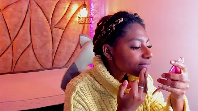 Snapshot of Queen_perla_ chatting on January 2025 11:48:01 AM Queen perla online show from January 2025 11:48:01 AM