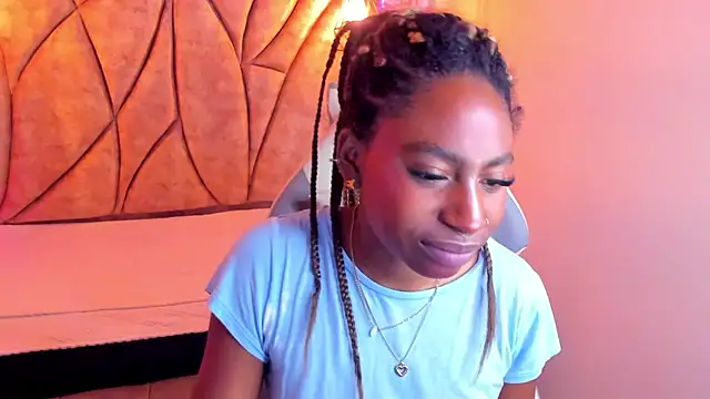 Snapshot of Queen_perla_ chatting on January 2025 02:51:02 PM Queen perla online show from January 2025 02:51:02 PM