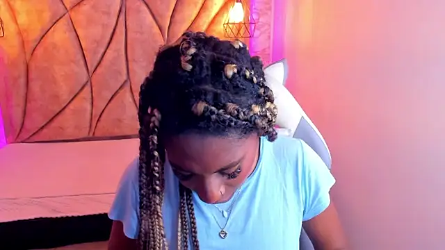 Snapshot of Queen_perla_ chatting on January 2025 05:55:01 PM Queen perla online show from January 2025 05:55:01 PM