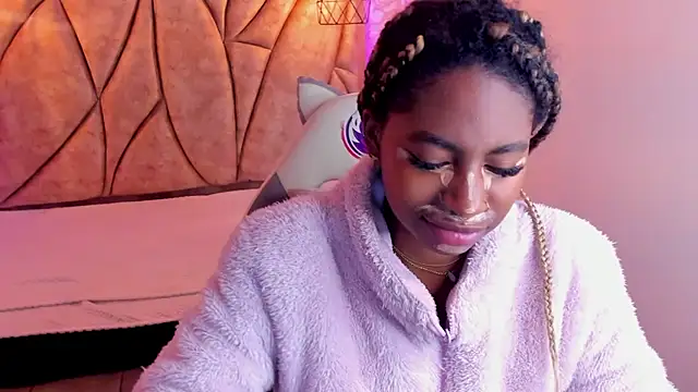 Snapshot of Queen_perla_ chatting on January 2025 12:47:01 PM Queen perla online show from January 2025 12:47:01 PM