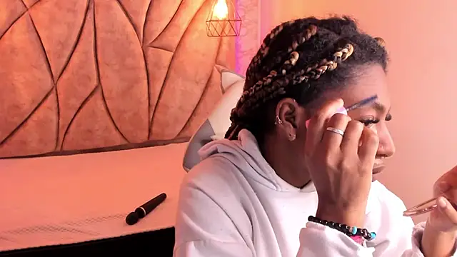 Snapshot of Queen_perla_ chatting on January 2025 11:45:02 AM Queen perla online show from January 2025 11:45:02 AM