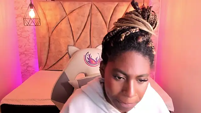 Snapshot of Queen_perla_ chatting on January 2025 05:48:01 PM Queen perla online show from January 2025 05:48:01 PM