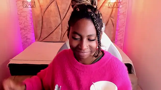 Snapshot of Queen_perla_ chatting on January 2025 03:51:02 PM Queen perla online show from January 2025 03:51:02 PM