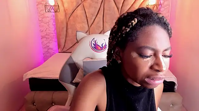 Snapshot of Queen_perla_ chatting on January 2025 12:10:01 PM Queen perla online show from January 2025 12:10:01 PM