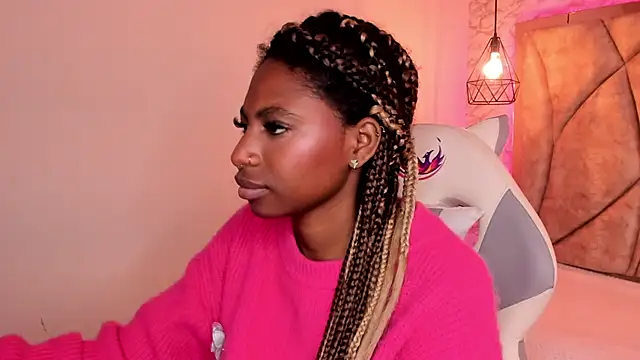 Snapshot of Queen_perla_ chatting on January 2025 03:18:01 PM Queen perla online show from January 2025 03:18:01 PM