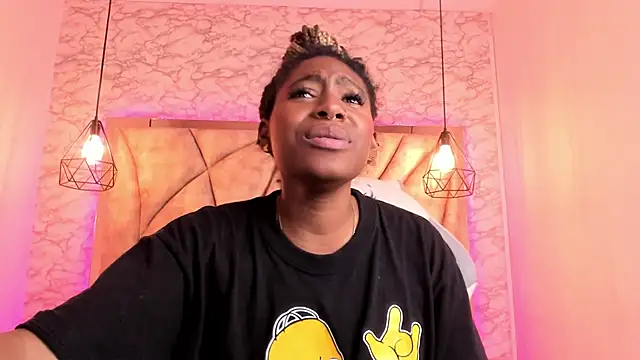 Snapshot of Queen_perla_ chatting on January 2025 05:56:01 PM Queen perla online show from January 2025 05:56:01 PM