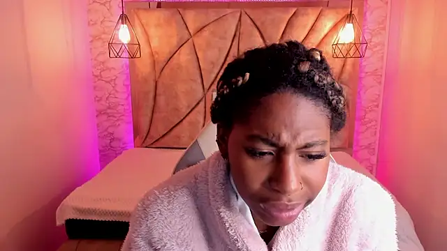 Snapshot of Queen_perla_ chatting on January 2025 12:06:01 PM Queen perla online show from January 2025 12:06:01 PM