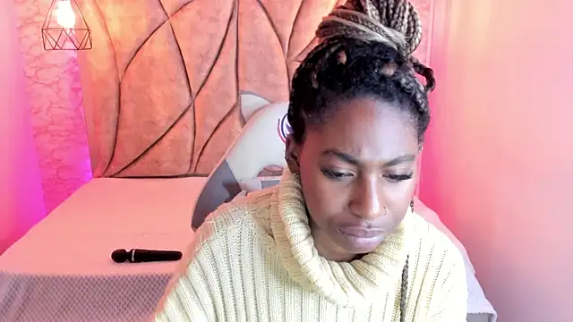 Snapshot of Queen_perla_ chatting on January 2025 12:18:01 PM Queen perla online show from January 2025 12:18:01 PM