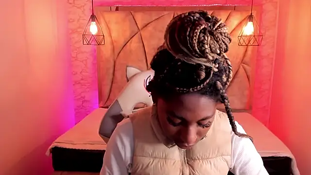 Snapshot of Queen_perla_ chatting on February 2025 03:10:02 AM Queen perla online show from February 2025 03:10:02 AM