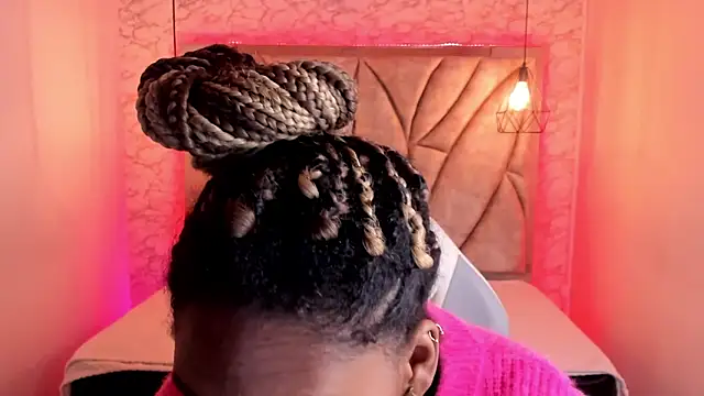 Snapshot of Queen_perla_ chatting on February 2025 12:17:02 PM Queen perla online show from February 2025 12:17:02 PM