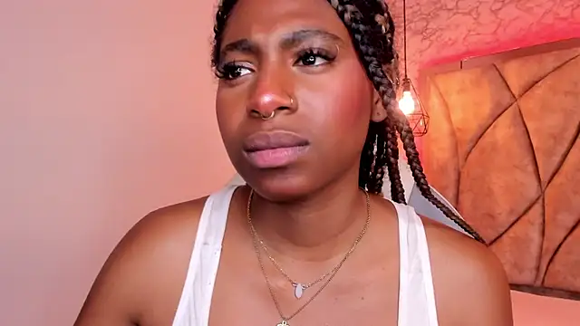 Snapshot of Queen_perla_ chatting on February 2025 10:30:02 PM Queen perla online show from February 2025 10:30:02 PM