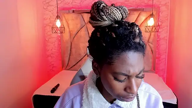 Snapshot of Queen_perla_ chatting on February 2025 12:28:01 PM Queen perla online show from February 2025 12:28:01 PM