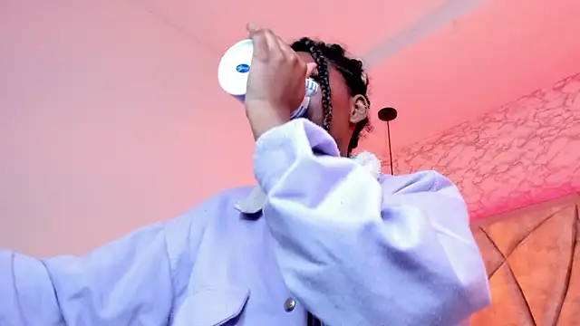 Snapshot of Queen_perla_ chatting on February 2025 04:04:01 PM Queen perla online show from February 2025 04:04:01 PM