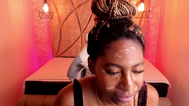 Snapshot of Queen_perla_ chatting on February 2025 12:33:01 PM Queen perla online show from February 2025 12:33:01 PM