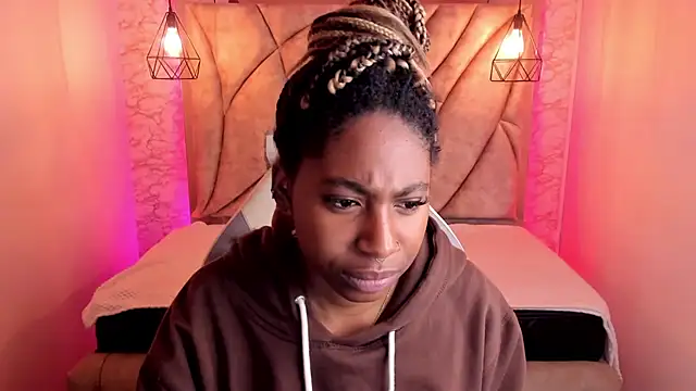 Snapshot of Queen_perla_ chatting on February 2025 12:21:02 PM Queen perla online show from February 2025 12:21:02 PM