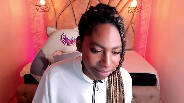 Snapshot of Queen_perla_ chatting on February 2025 03:24:02 PM Queen perla online show from February 2025 03:24:02 PM