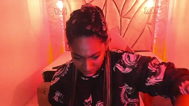 Snapshot of Queen_perla_ chatting on February 2025 12:25:02 PM Queen perla online show from February 2025 12:25:02 PM