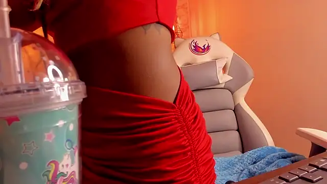 Snapshot of Queen_perla_ chatting on February 2025 03:26:01 PM Queen perla online show from February 2025 03:26:01 PM