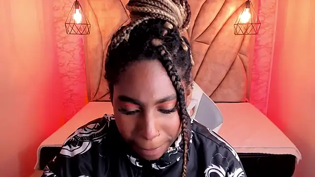 Snapshot of Queen_perla_ chatting on February 2025 07:33:02 PM Queen perla online show from February 2025 07:33:02 PM