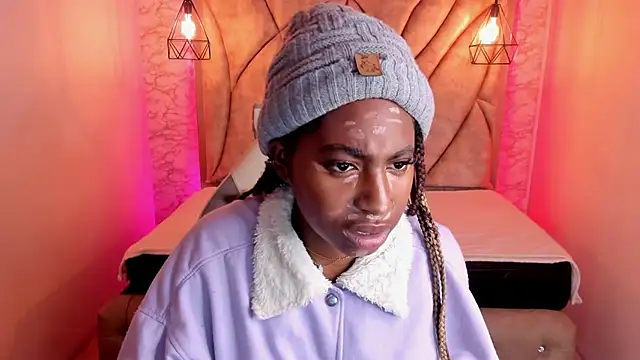 Snapshot of Queen_perla_ chatting on February 2025 01:38:01 PM Queen perla online show from February 2025 01:38:01 PM