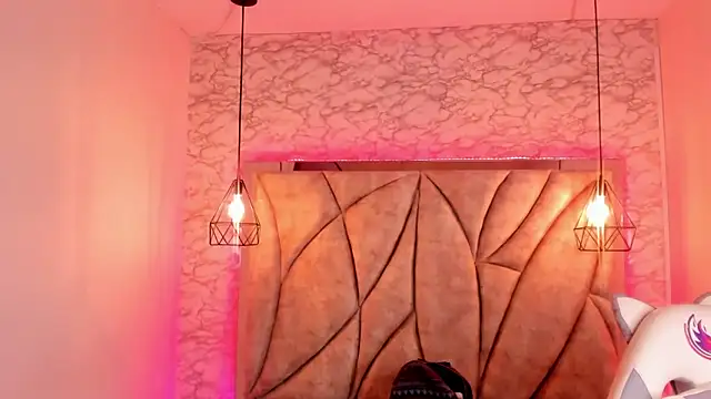 Snapshot of Queen_perla_ chatting on February 2025 07:49:01 PM Queen perla online show from February 2025 07:49:01 PM