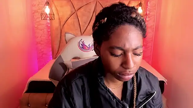 Snapshot of Queen_perla_ chatting on February 2025 12:38:02 PM Queen perla online show from February 2025 12:38:02 PM