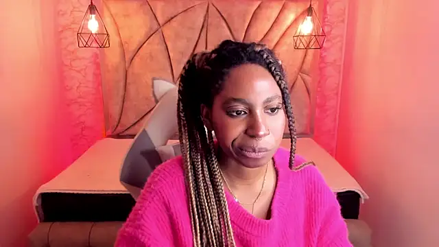 Snapshot of Queen_perla_ chatting on February 2025 05:40:02 PM Queen perla online show from February 2025 05:40:02 PM