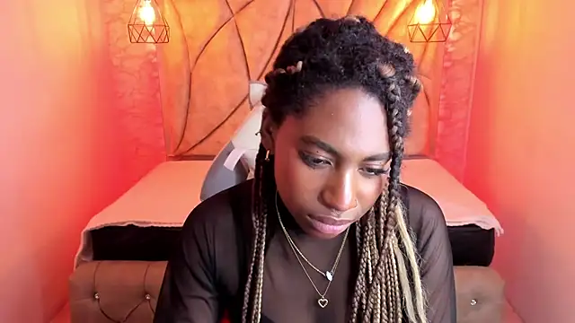 Snapshot of Queen_perla_ chatting on February 2025 03:54:01 PM Queen perla online show from February 2025 03:54:01 PM