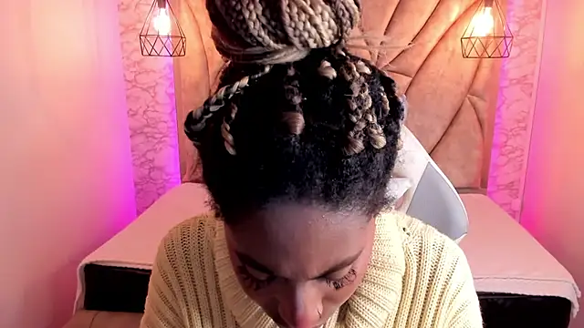 Snapshot of Queen_perla_ chatting on February 2025 03:02:02 AM Queen perla online show from February 2025 03:02:02 AM