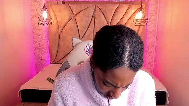 Snapshot of Queen_perla_ chatting on February 2025 12:24:01 PM Queen perla online show from February 2025 12:24:01 PM