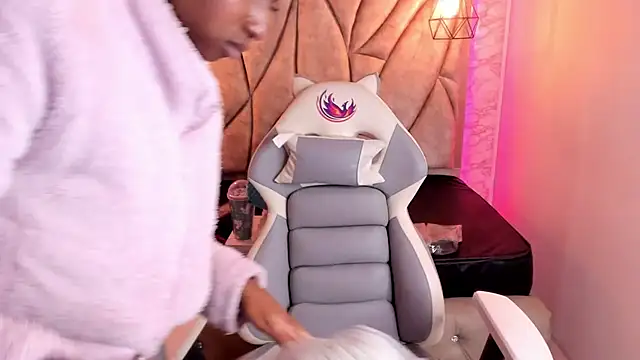 Snapshot of Queen_perla_ chatting on February 2025 12:14:02 PM Queen perla online show from February 2025 12:14:02 PM