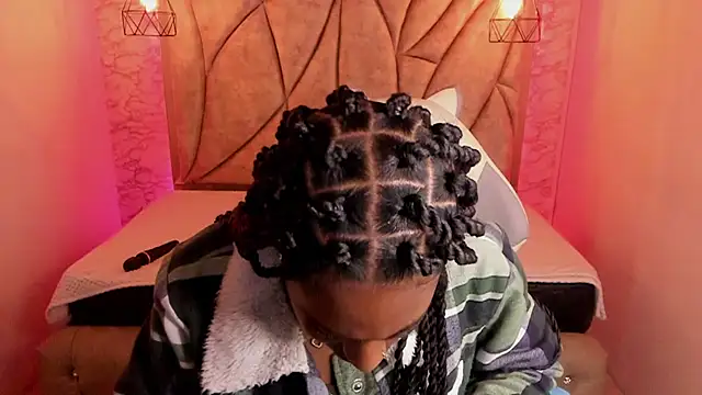 Snapshot of Queen_perla_ chatting on February 2025 12:23:02 PM Queen perla online show from February 2025 12:23:02 PM