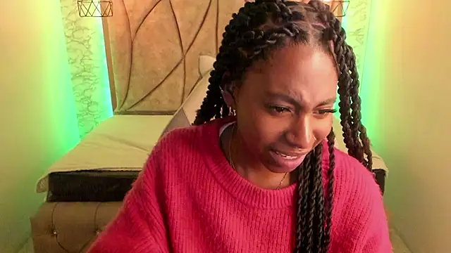 Snapshot of Queen_perla_ chatting on February 2025 08:07:02 PM Queen perla online show from February 2025 08:07:02 PM