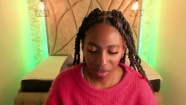 Snapshot of Queen_perla_ chatting on February 2025 11:12:02 PM Queen perla online show from February 2025 11:12:02 PM