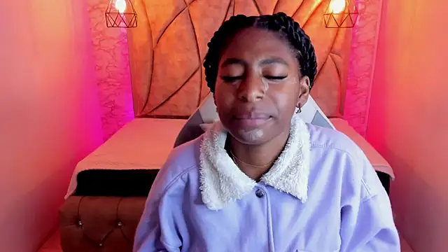 Snapshot of Queen_perla_ chatting on March 2025 12:22:02 PM Queen perla online show from March 2025 12:22:02 PM