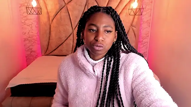 Snapshot of Queen_perla_ chatting on March 2025 12:33:02 PM Queen perla online show from March 2025 12:33:02 PM