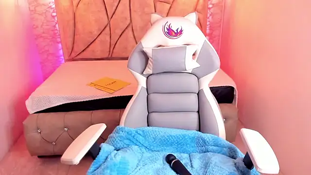 Snapshot of Queen_perla_ chatting on March 2025 03:20:02 PM Queen perla online show from March 2025 03:20:02 PM