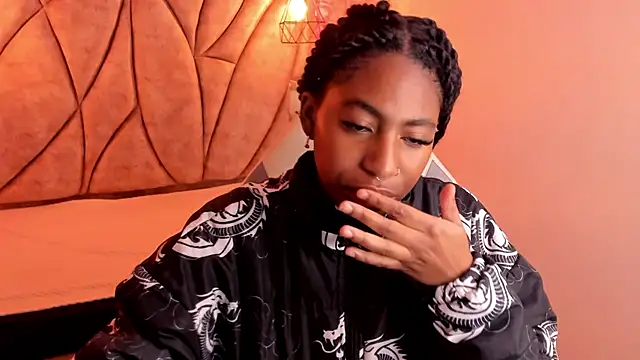 Snapshot of Queen_perla_ chatting on March 2025 12:17:01 PM Queen perla online show from March 2025 12:17:01 PM