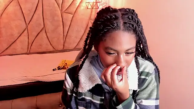 Snapshot of Queen_perla_ chatting on March 2025 07:28:02 PM Queen perla online show from March 2025 07:28:02 PM