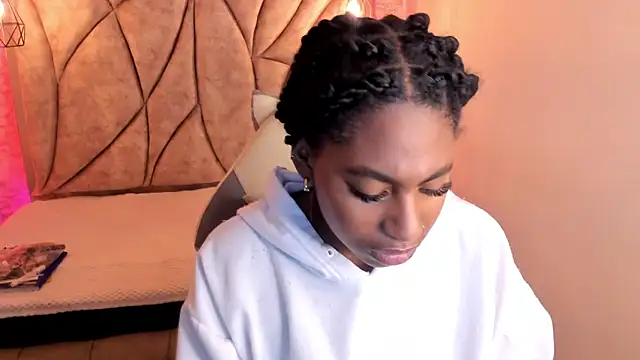 Snapshot of Queen_perla_ chatting on March 2025 12:13:01 PM Queen perla online show from March 2025 12:13:01 PM