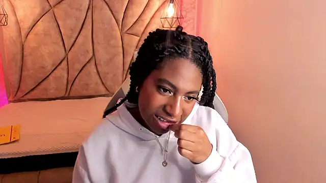 Snapshot of Queen_perla_ chatting on March 2025 03:17:02 PM Queen perla online show from March 2025 03:17:02 PM