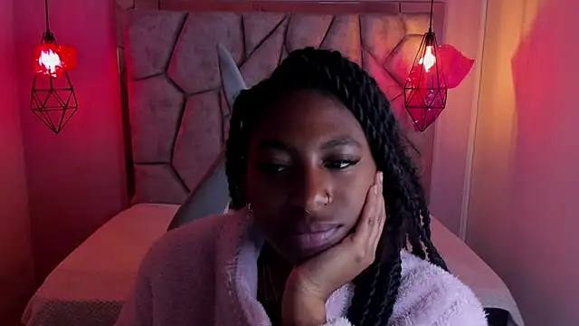 Snapshot of Queen_perla_ chatting on March 2025 12:23:02 PM Queen perla online show from March 2025 12:23:02 PM