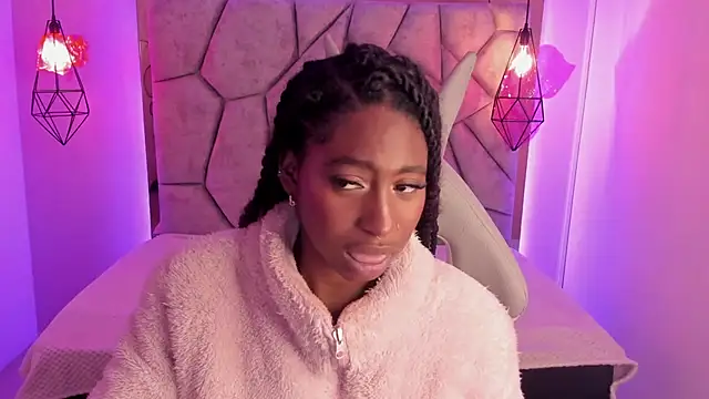 Snapshot of Queen_perla_ chatting on March 2025 03:29:02 PM Queen perla online show from March 2025 03:29:02 PM