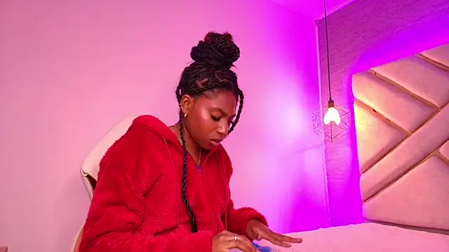 Snapshot of Queen_perla_ chatting on March 2025 04:15:02 PM Queen perla online show from March 2025 04:15:02 PM