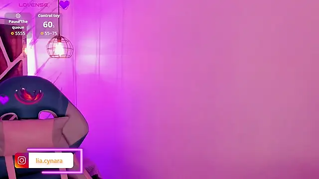 Snapshot of Queen_perla_ chatting on September 2025 11:32:02 AM Queen perla online show from September 2025 11:32:02 AM