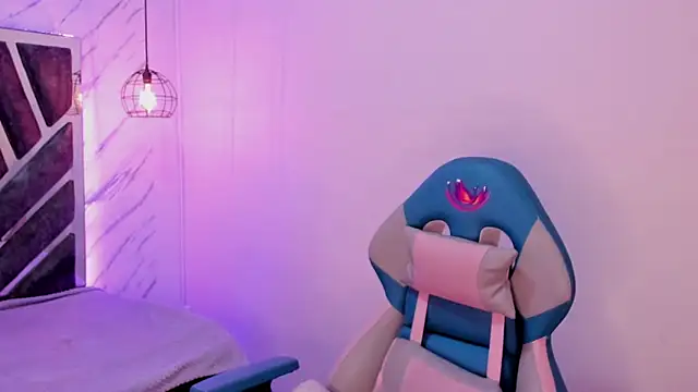 Snapshot of Queen_perla_ chatting on September 2025 12:05:02 PM Queen perla online show from September 2025 12:05:02 PM